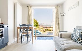 Stunning Little House, 2 Mins From Lyme Regis Beach With A Sea View Sleeps 4 Free Parking,Small Dog Welcome